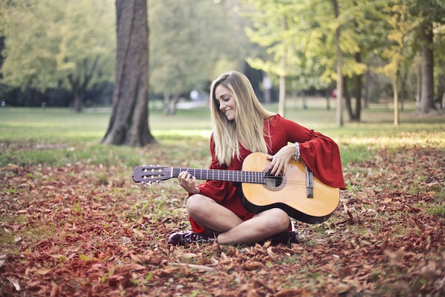 Apprendre à jouer de la guitare seul - Tutoriels gratuits