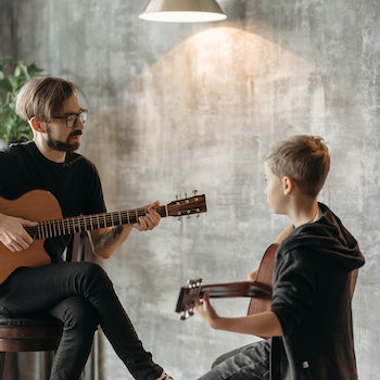 Livre pour apprendre la guitare seul - 5 bons choix