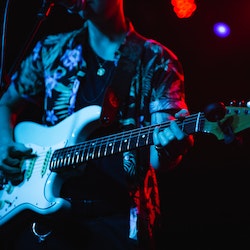 Comment jouer Smoke on the Water de Deep Purple à la guitare?